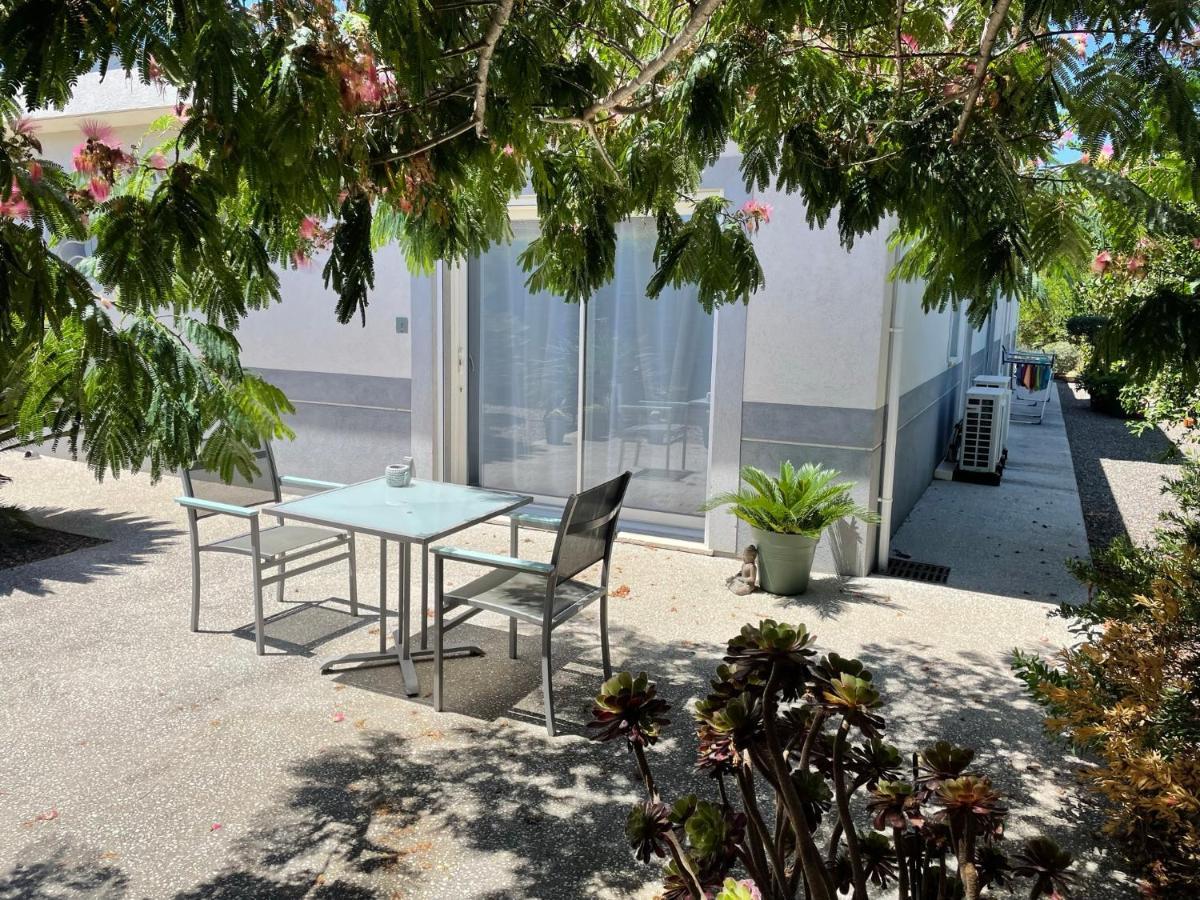 Chambre Luxe Dans Villa De Standing Avec Piscine, Acces Discret Et Independant, Terrasse Arboree Et Parking Prive 拉瓦勒他·杜瓦尔 外观 照片