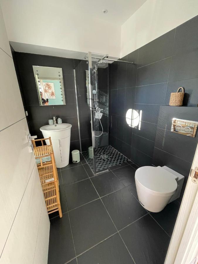 Chambre Luxe Dans Villa De Standing Avec Piscine, Acces Discret Et Independant, Terrasse Arboree Et Parking Prive 拉瓦勒他·杜瓦尔 外观 照片