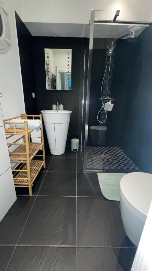 Chambre Luxe Dans Villa De Standing Avec Piscine, Acces Discret Et Independant, Terrasse Arboree Et Parking Prive 拉瓦勒他·杜瓦尔 外观 照片