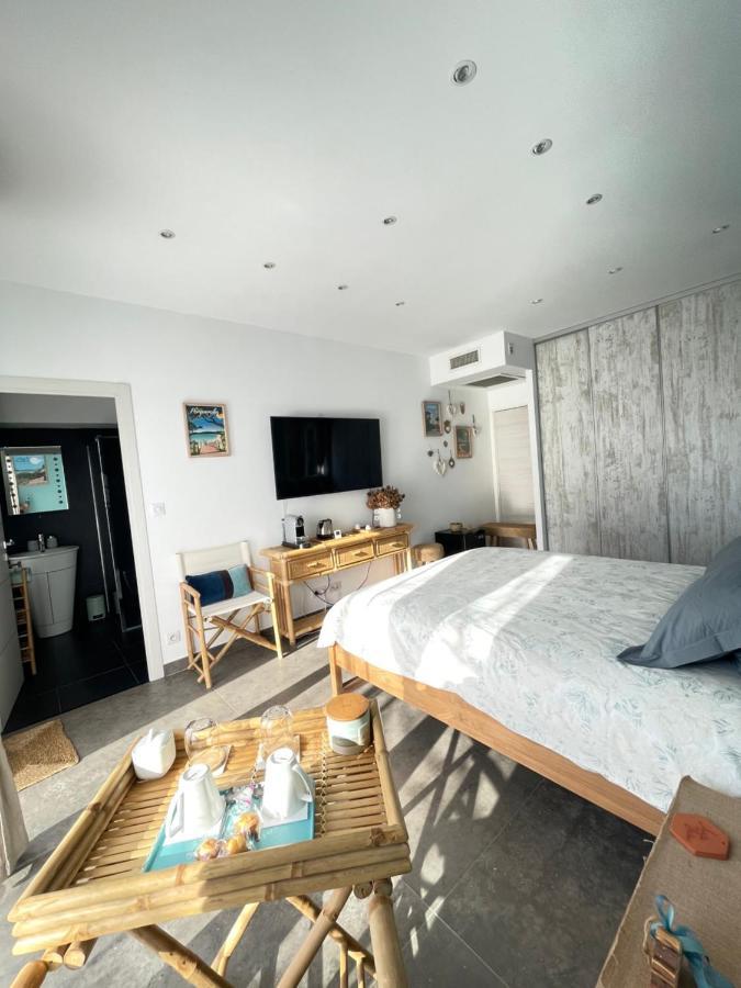 Chambre Luxe Dans Villa De Standing Avec Piscine, Acces Discret Et Independant, Terrasse Arboree Et Parking Prive 拉瓦勒他·杜瓦尔 外观 照片